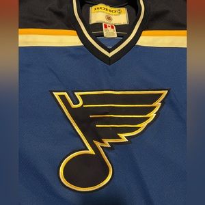 St Louis Blues hockey jersey. Size XL. Koho.